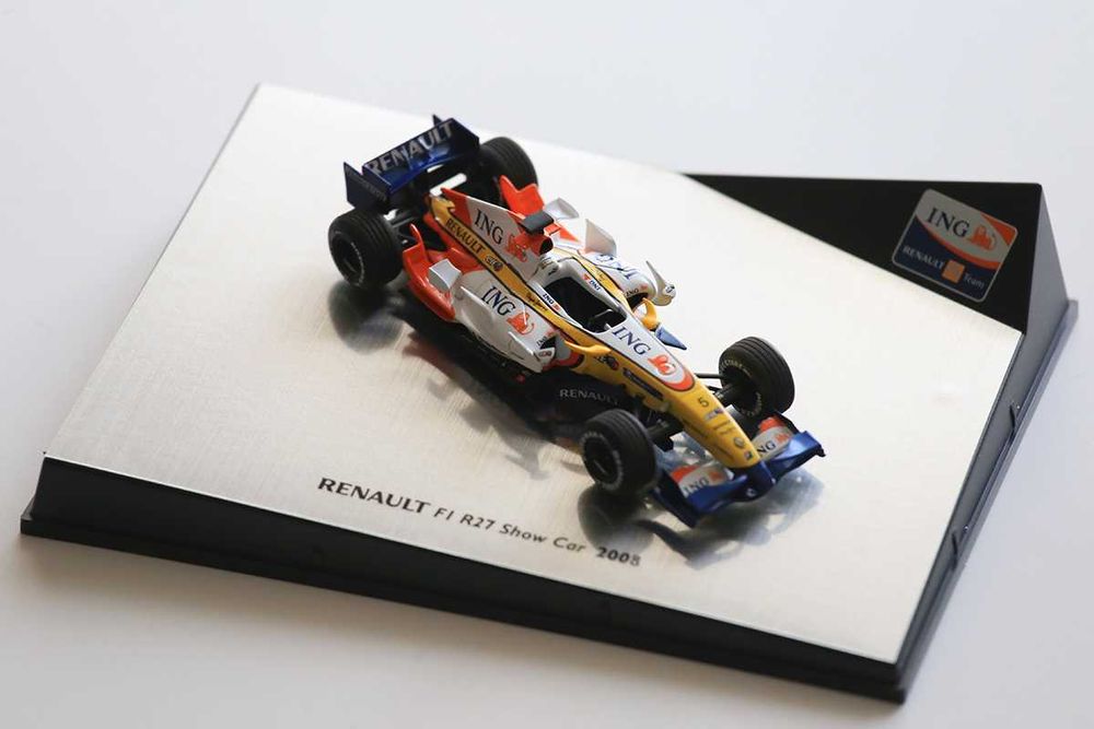 Коллекционная модель болид F1 Renault F1 R27 Show Car 2008