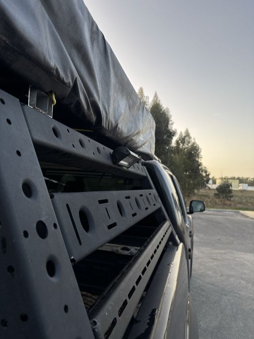Nissan Navara D40 com tenda