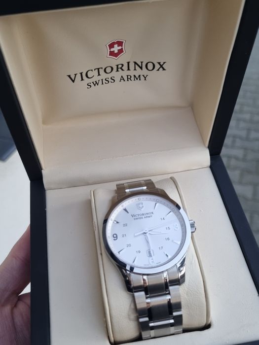 Zegarek Victorinox, nieużywany