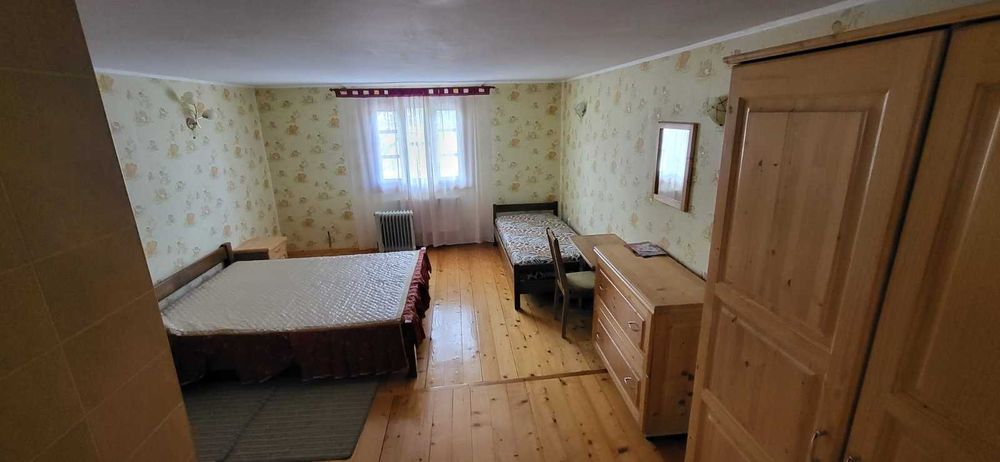 Двоповерховий будинок 192м², з окремим прим. бані на березі річки.