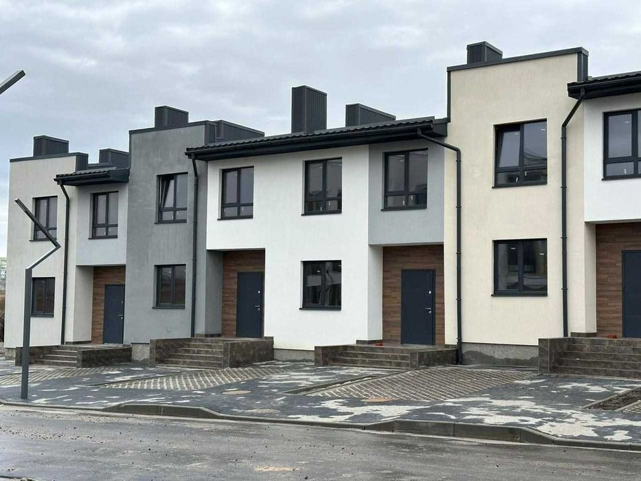 Продам двоповерховий котедж за Епіцентром!!