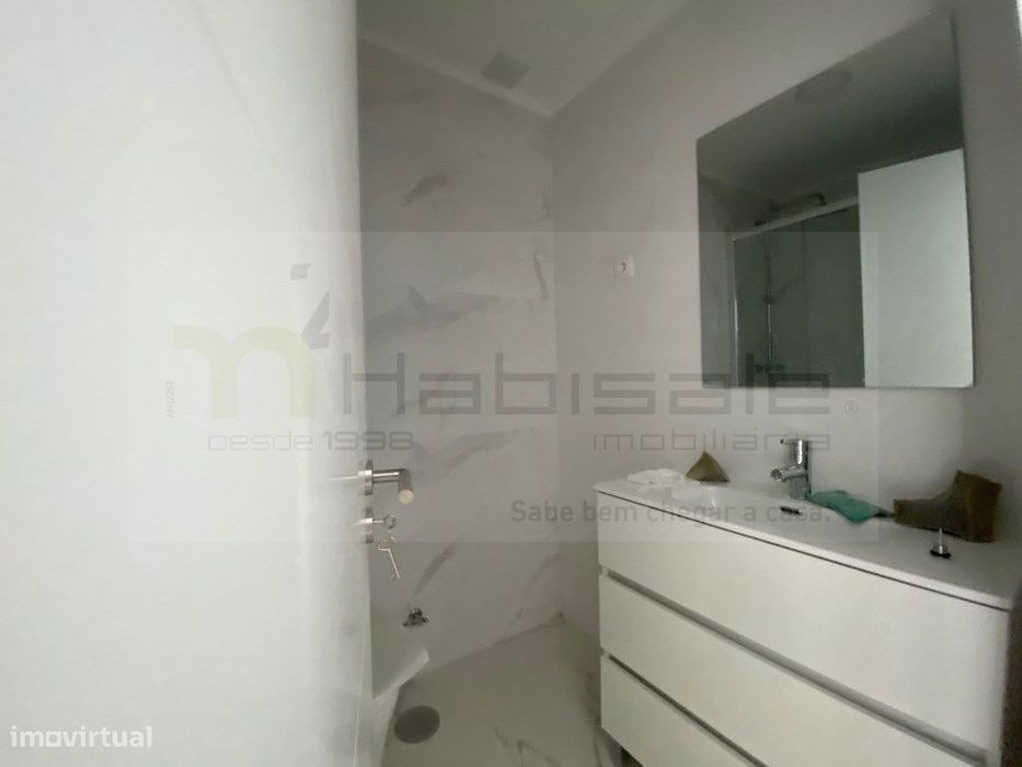 T3 Renovado com Suite | Excelente Localização | Amadora