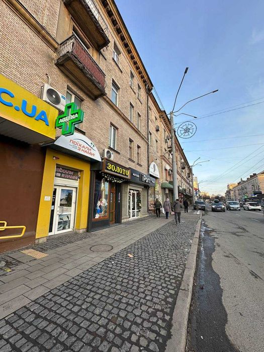 ЦЕНТР 52м2 ТОП-Локація ТРАФІК Здам ФАСДНЕ приміщення біля Зупинки - More