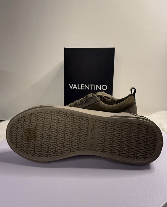 Sapatilhas novas Valentino