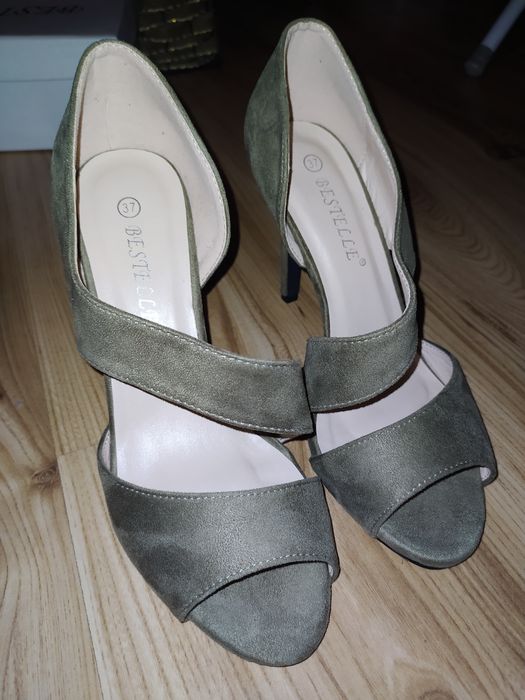 Buty na lato odkryte palce roz 37 na obcasie