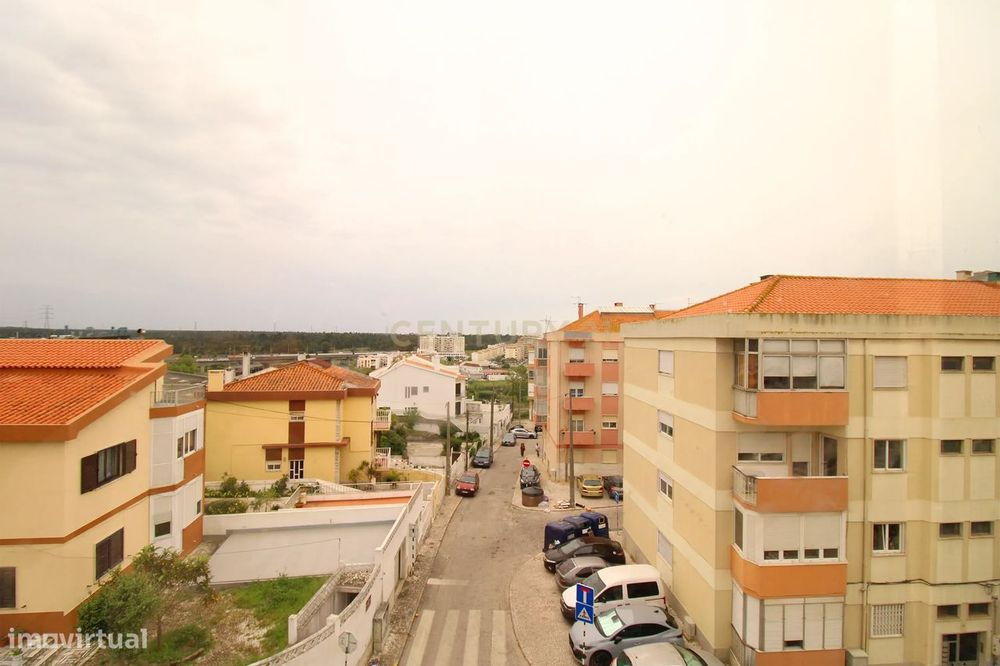 Disponível T3 Remodelado na Torre da Marinha a 2 minutos do Rio Sul Sh