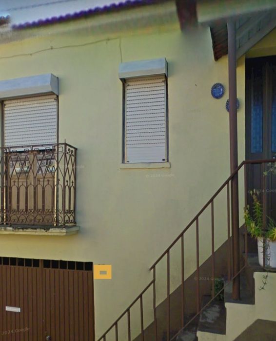 Moradia R/C e 1° andar com anexo e terreno