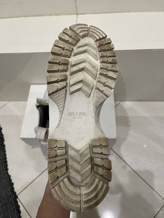 Белые ботинки Prada