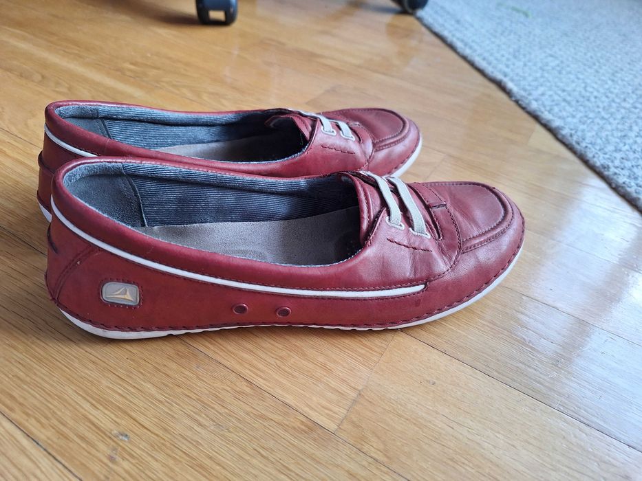 Шкіряні жіночі мокасини / сліпони clarks р. 38 (бордові)