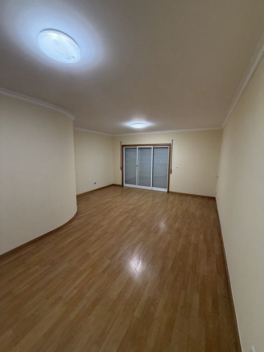 Alugo T2 com suite Valongo