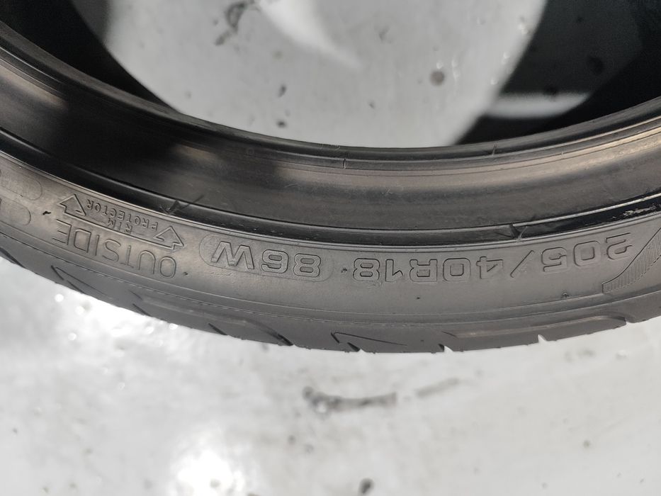 2 pneus semi novos 205-40R18 Good year - Oferta a Entrega - 120 Euros