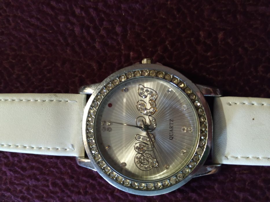 Часы женские(белый ремешок)