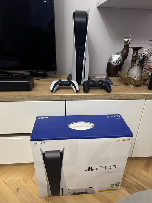 Sony PlayStation 5 з дисководом, 825 Gb, два джойстики та диск