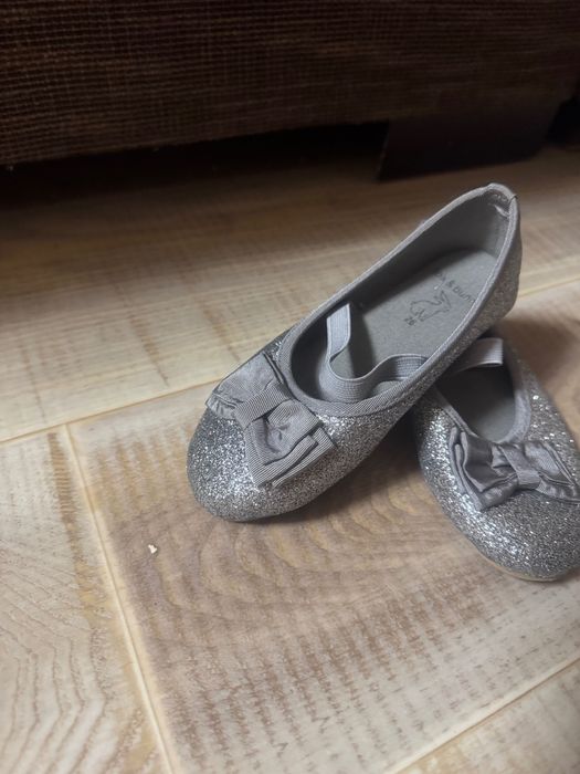 Туфлі,чешки,мокасіни