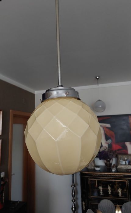 Candeeiro vintage, antigo,  em vidro opalino bege