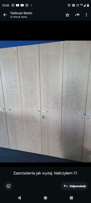 Szafa z półkami akustyczne.