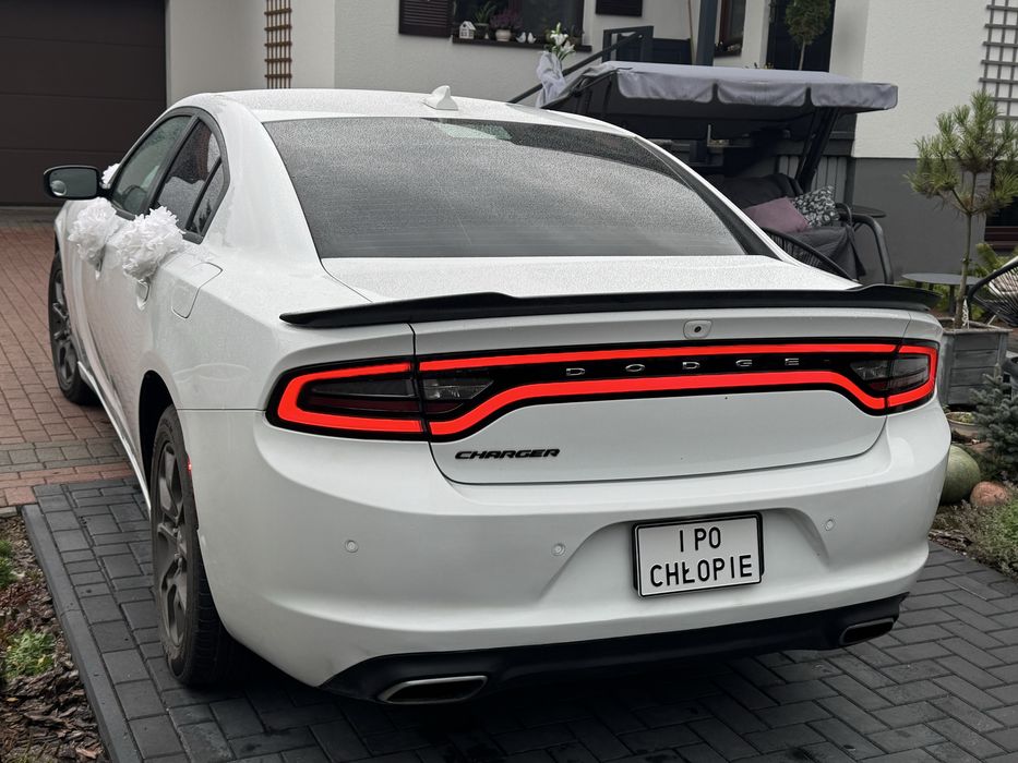 Auto do ślubu biały Dodge Charger 18'