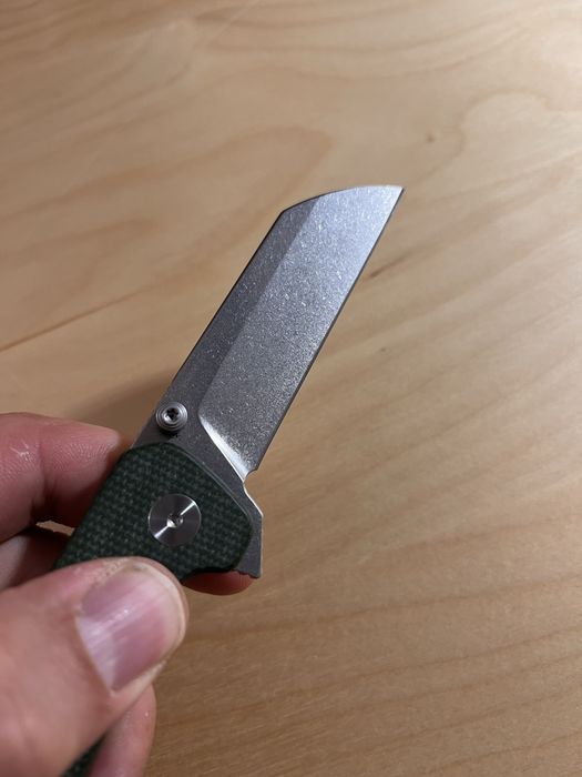 Nóż składany QSP Knife Penguin QS130BL-C1 Button Lock Stonewashed 14C28N Green Micarta