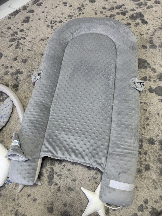 Кокон-гніздечко Premium "Срібні корони" з дугою для іграшок