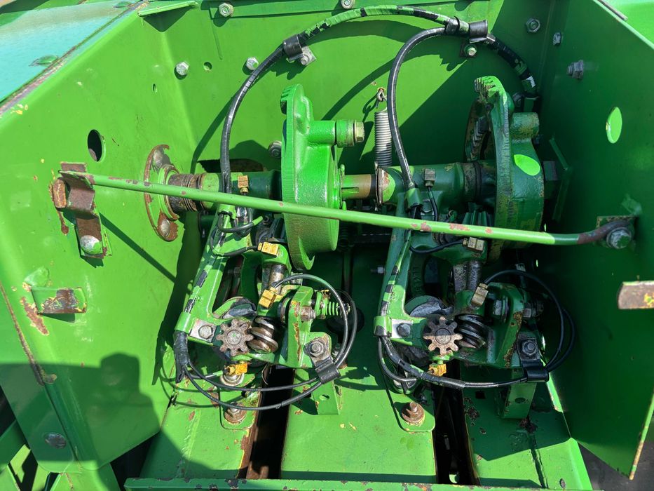 Прес-підбирач John Deere 456