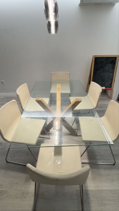 Mesa de vidro praticamente nova