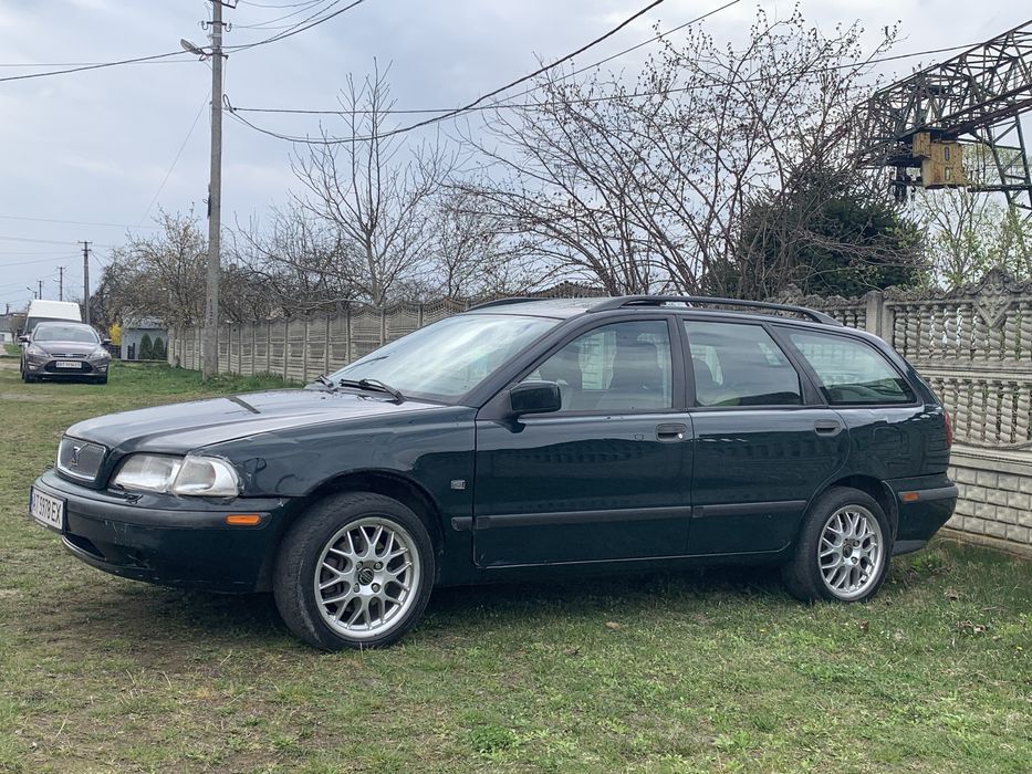 Продам volvo v40 2.0 бенз