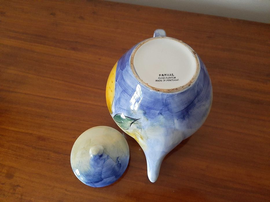 Bule em faiança pintado à mão marca Farval