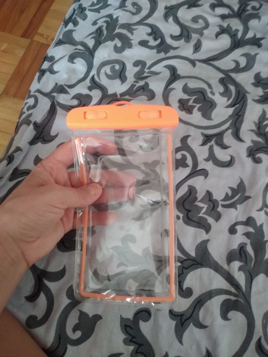 Pokrowiec na telefon nad wode