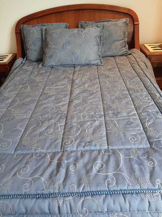 Colchão_Edredon de cama de casal e 3 almofadas