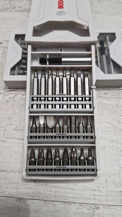 Jogo de Bits Bosch (25 Peças + Suporte Magnético)