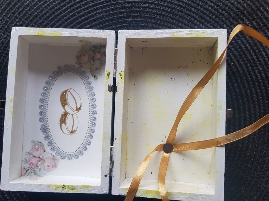 Drewniane pudełko na obrączki