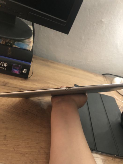Ipad pro 9.7 дюймів в хорошому стані  8/10