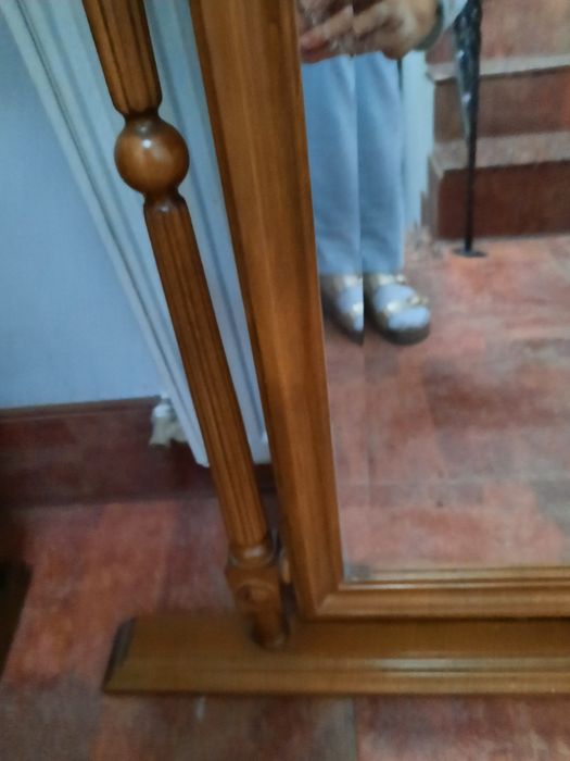 Дзеркало в дерев'яній рамі   .Італія.