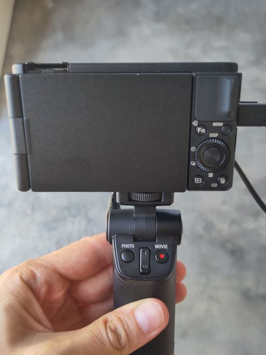 Sony ZV-1 + Grip Sony VCT-SGR1 — como nova