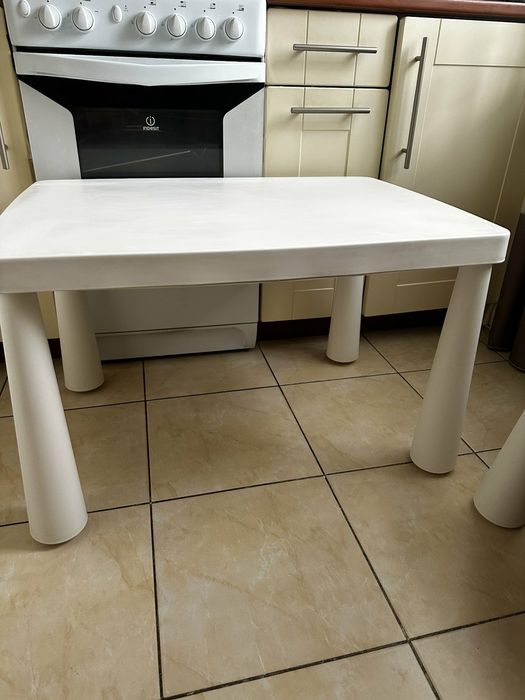 Стіл та стілець IKEA