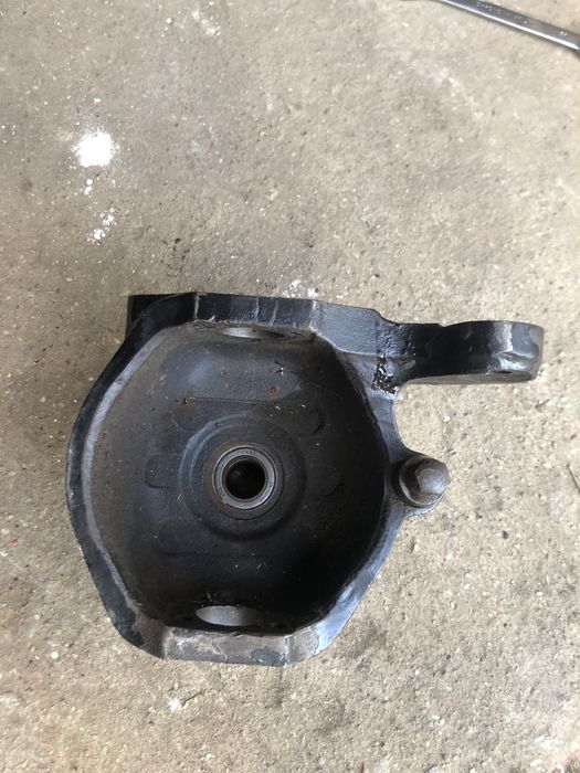 Zwrotnica 18864  piasta 18522 case 5120 carraro