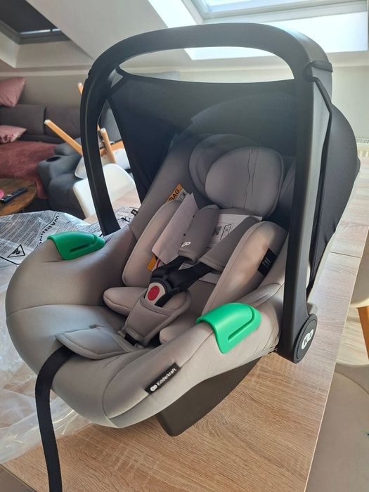 Fotelik samochodowy z bazą ISOFIX