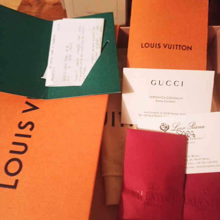 Коробка одеколона Clive Christian