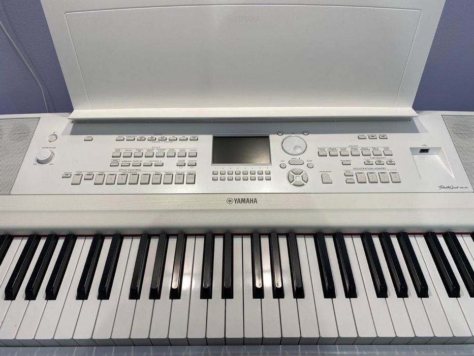 Pianino keyboard Yamaha DGX 670 zestaw ze stojakiem