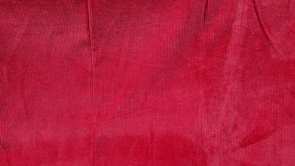 Sztruks czerwony na podszewce szer.152 cm.