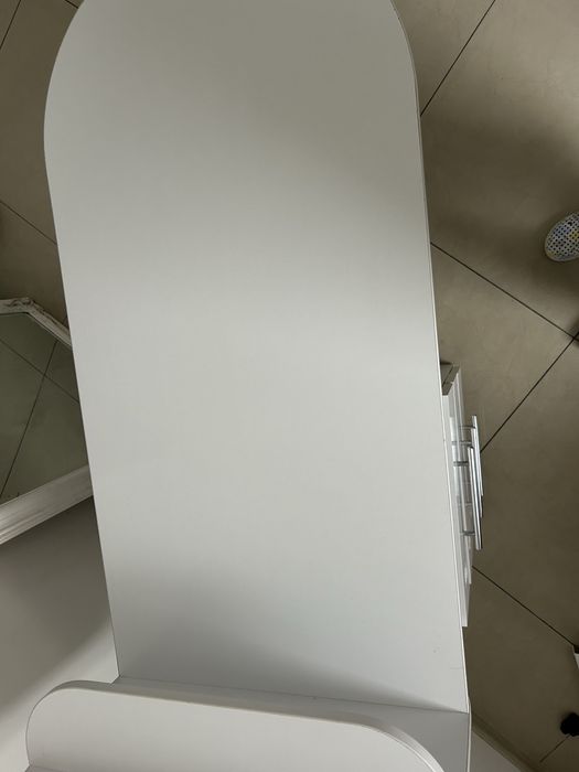 Стіл манікюрний продам терміново САМОВИВІЗ