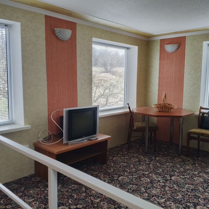 Продаю 3х этажный коттедж в живописном р-не возле г. Мерефа