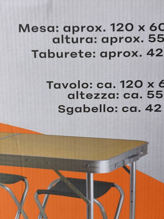 Mesa dobravel com 4 bancos novo