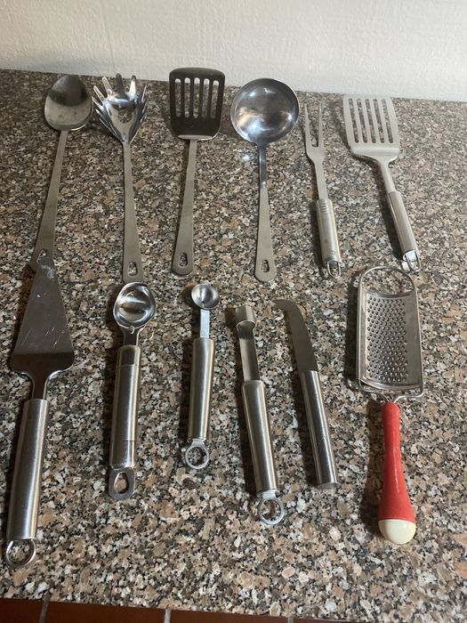 porta retratos e quadro giz , mini coluna , artigos novos animais e talheres