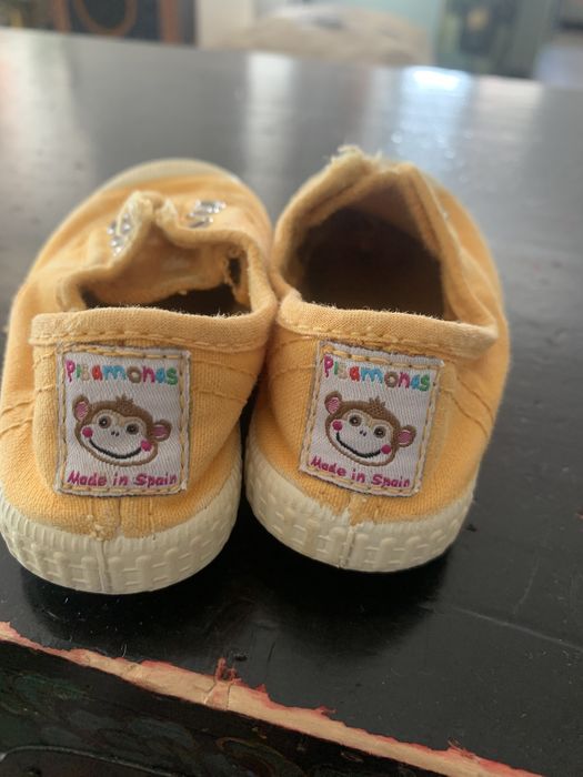 Tenis crianca amarelos (Pisamonas)
