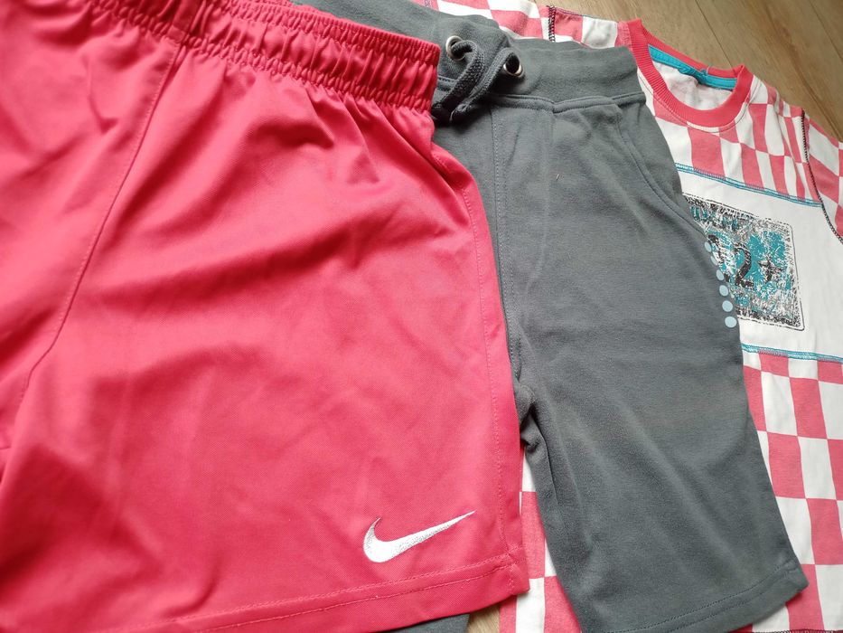 bluzeczki + spodenki  Nike 128