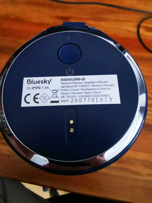 Bender samochodowy USB marki Lexus