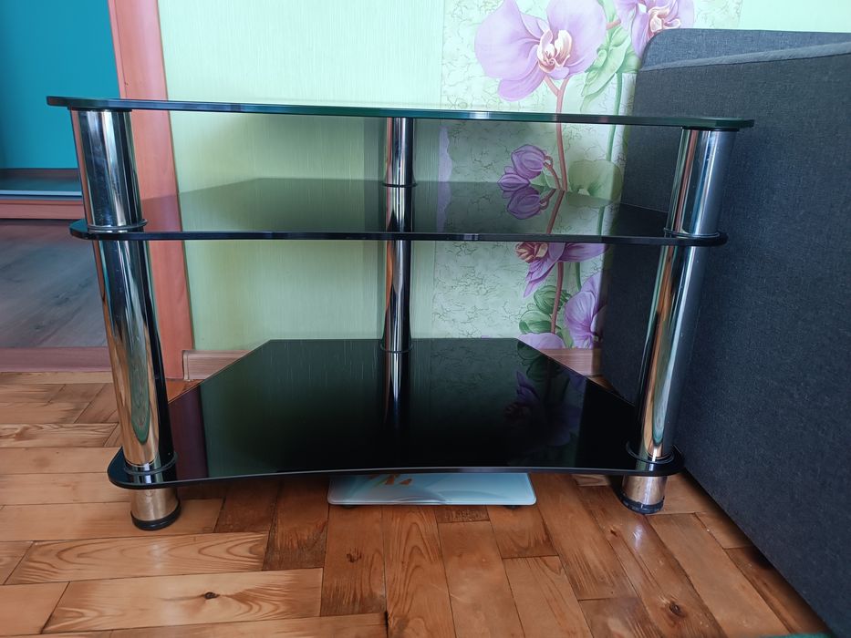 Стеклянный стол состояние отличное