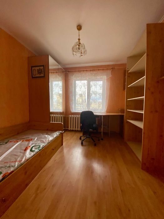 Здам кімнату на Березняках для дівчини/жінки з офісним графіком роботи