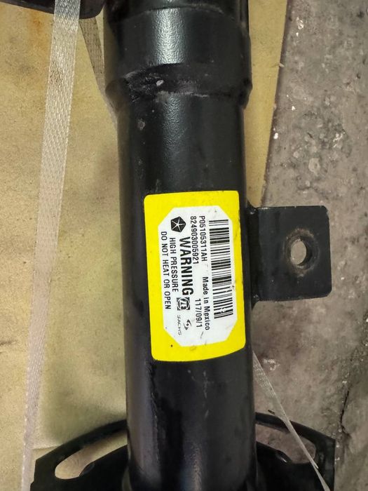 Стойка амортизатор левая Dodge Calibre